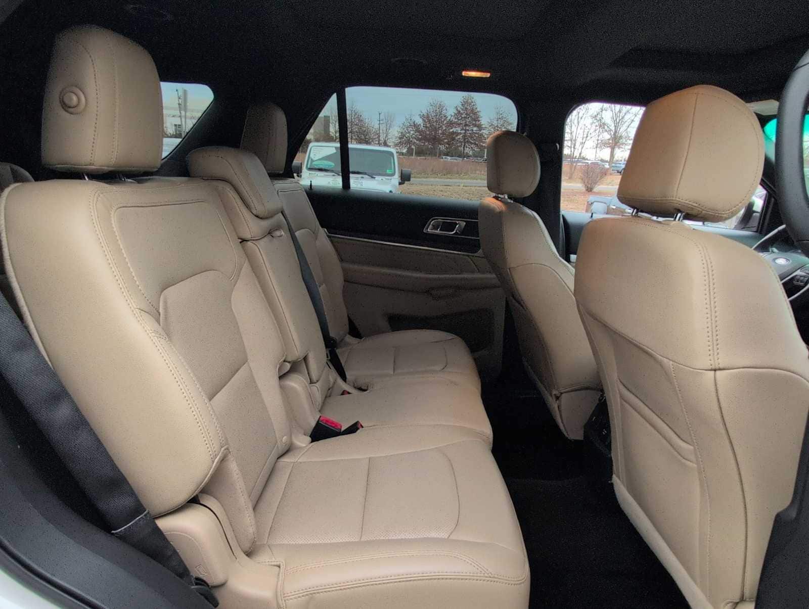 Thumbnail: 2016 Ford Explorer - 20