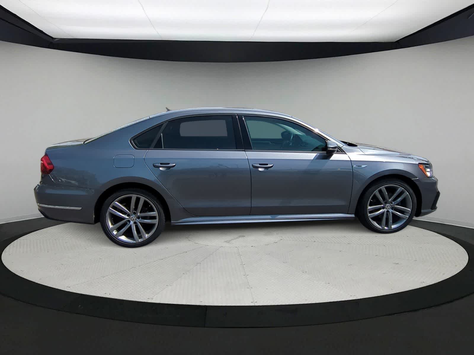 Thumbnail: 2018 Volkswagen Passat - 9