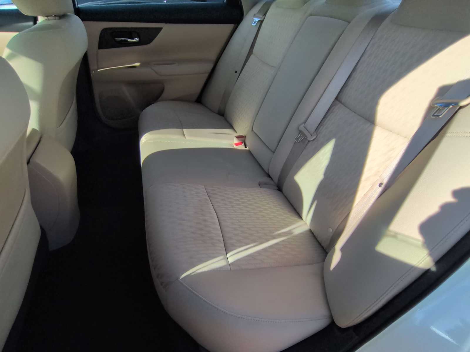 Thumbnail: 2016 Nissan Altima - 20