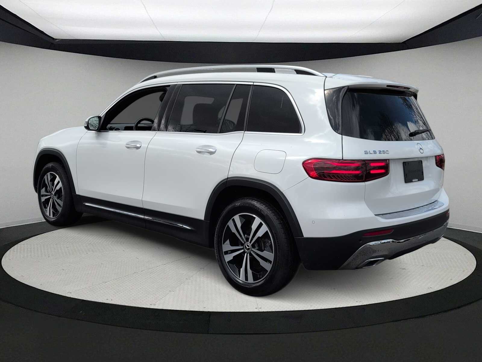 Thumbnail: 2024 Mercedes-Benz GLB - 6