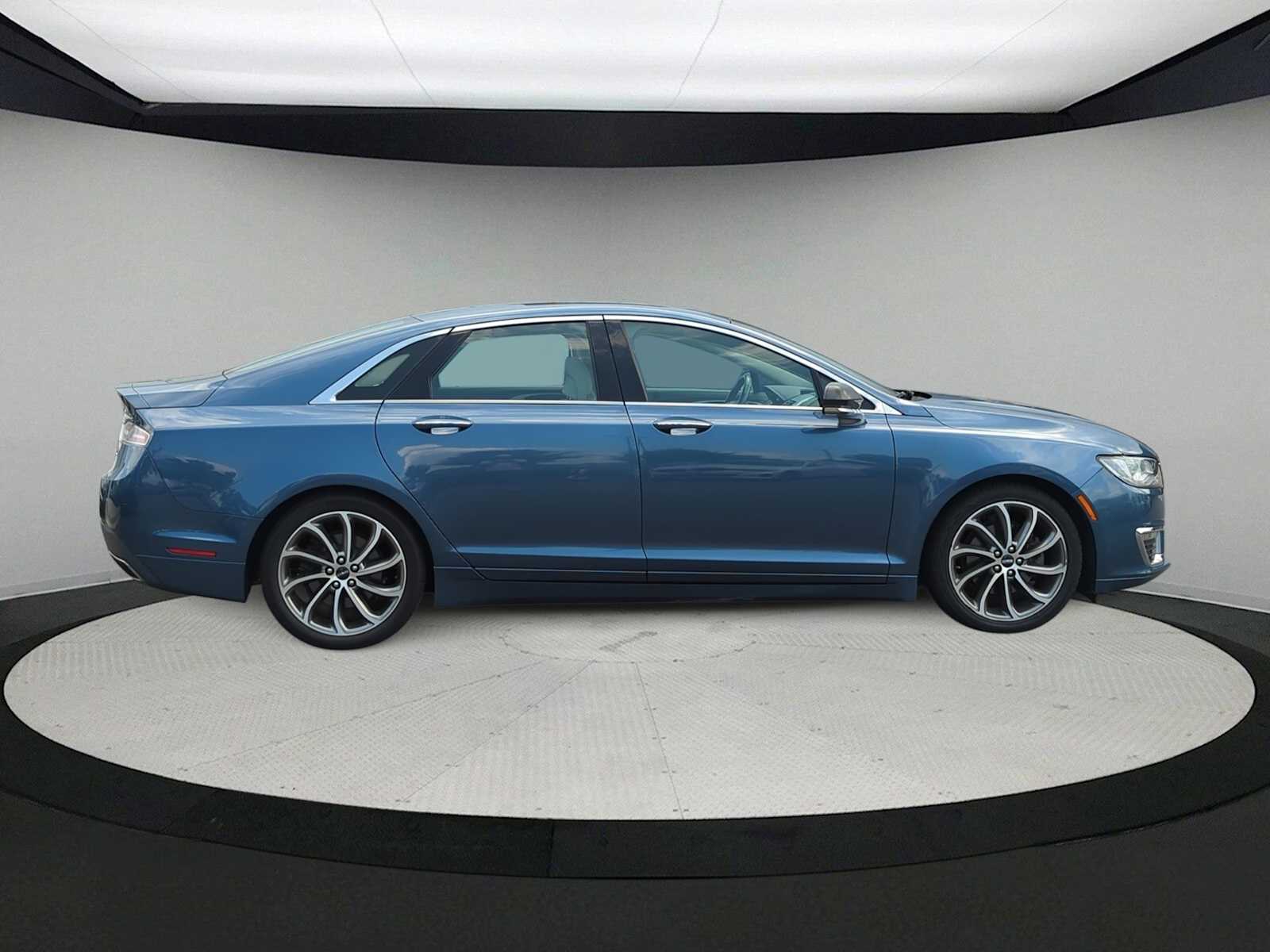 Thumbnail: 2019 Lincoln MKZ - 9