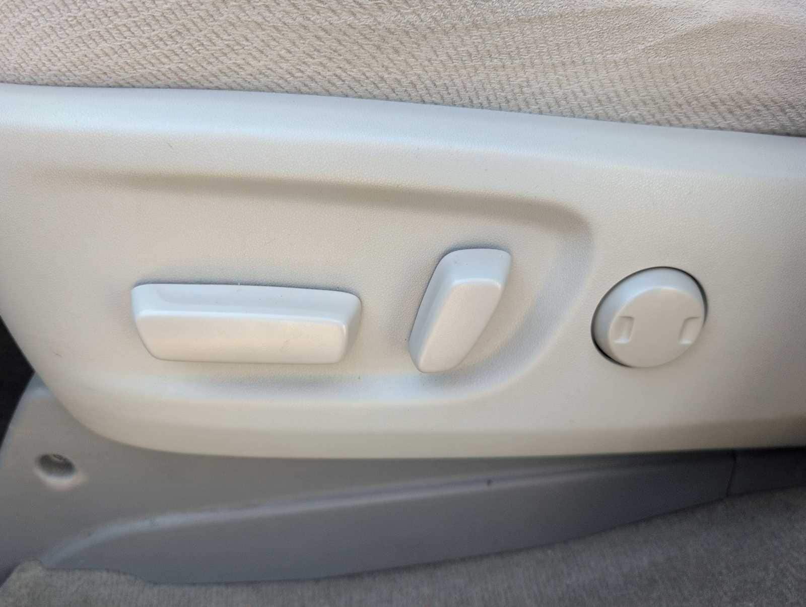 Thumbnail: 2014 Toyota Sienna - 16