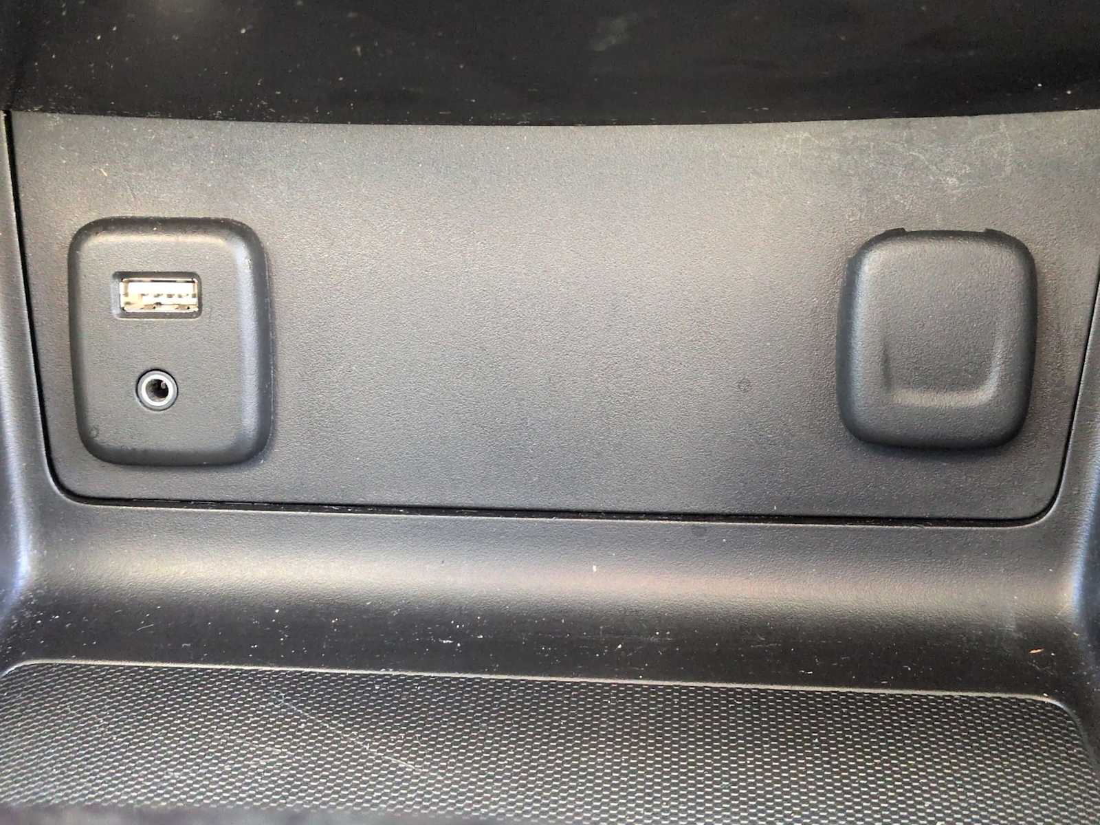 Thumbnail: 2017 GMC Canyon - 32