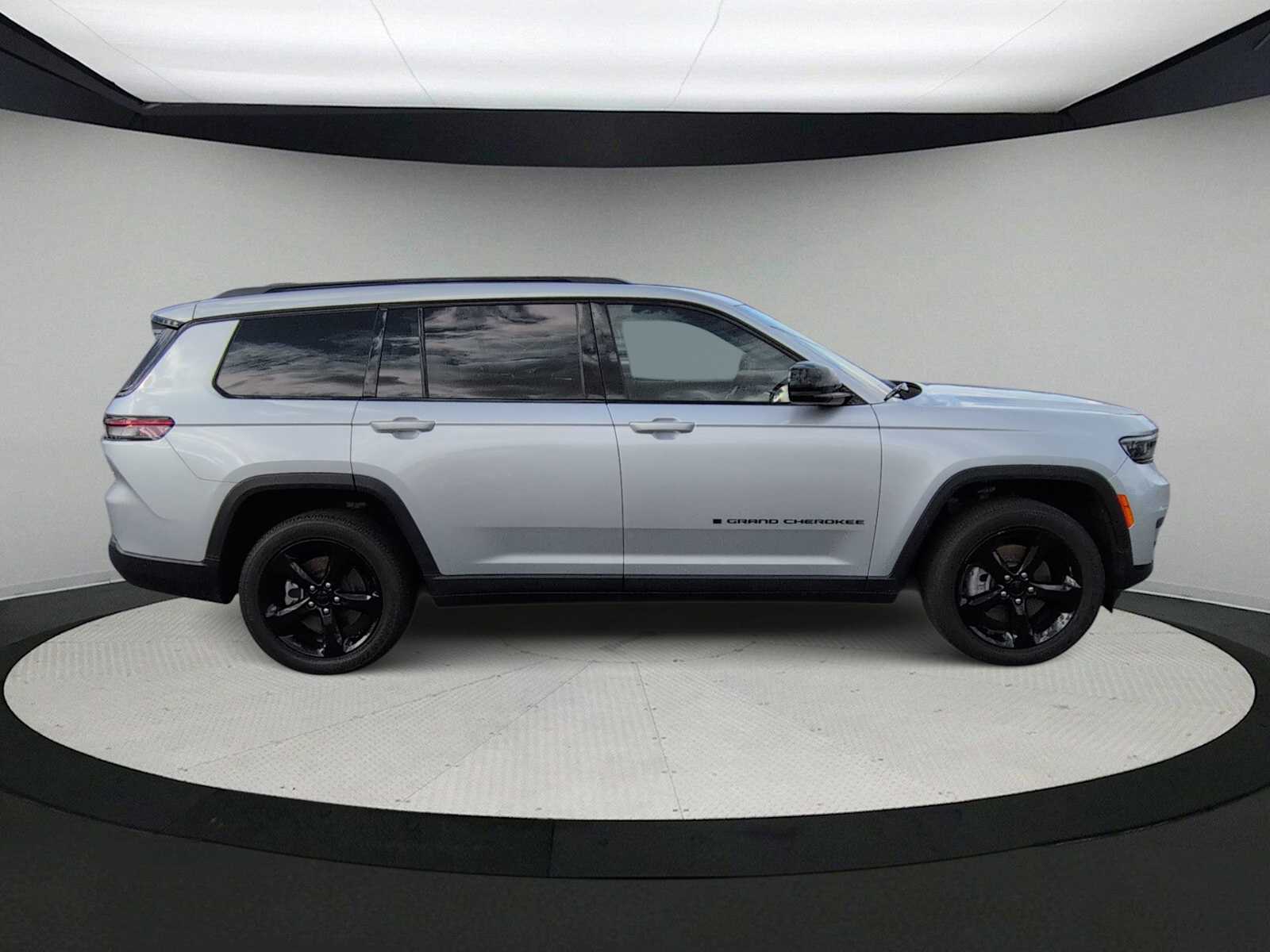 Thumbnail: 2023 Jeep Grand Cherokee L - 9