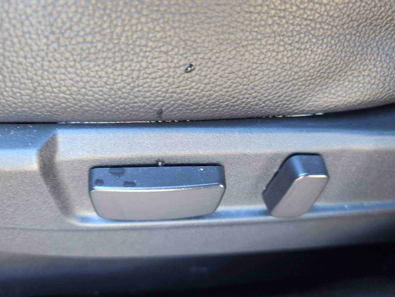 Thumbnail: 2016 Mitsubishi Outlander - 17