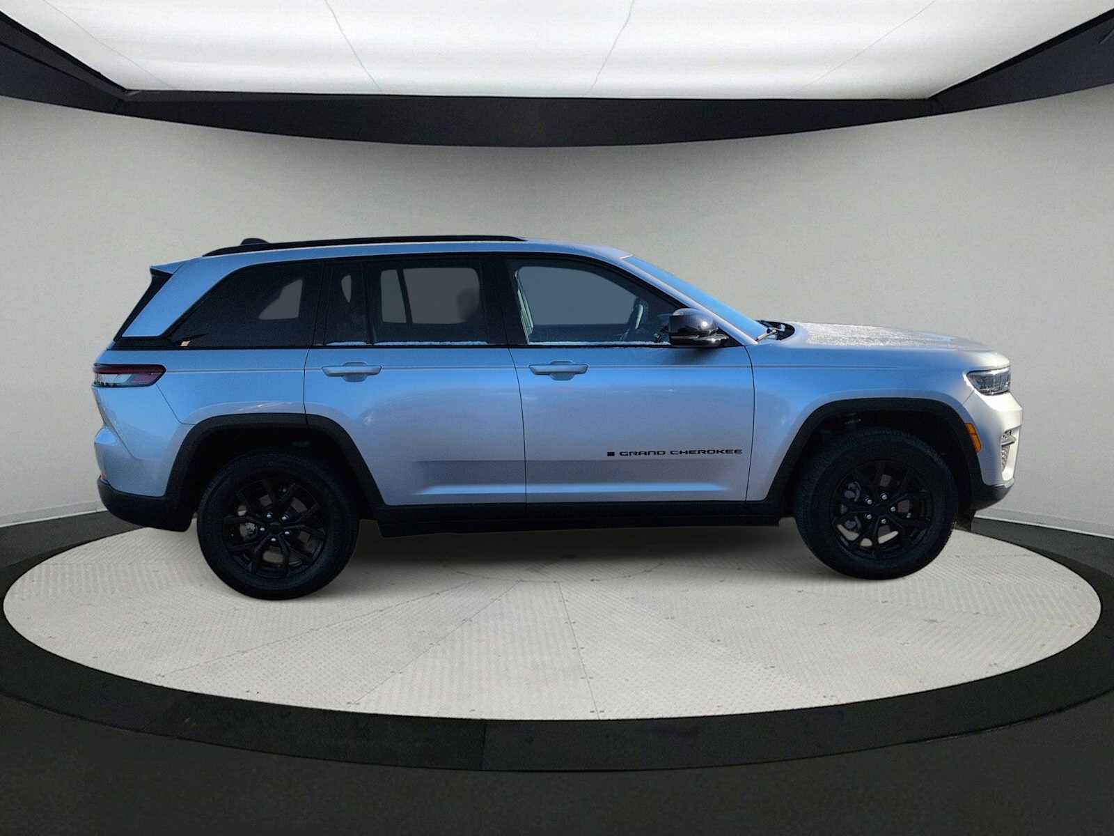 Thumbnail: 2024 Jeep Grand Cherokee - 9