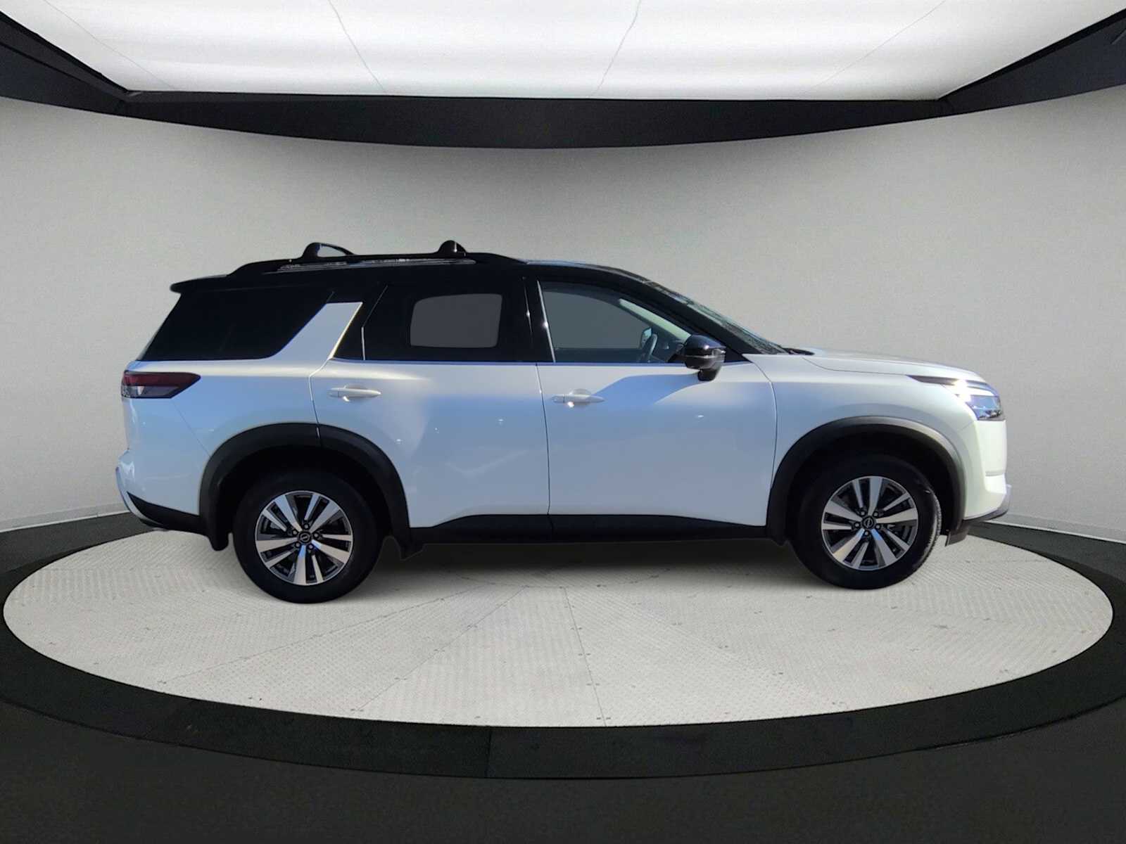 Thumbnail: 2022 Nissan Pathfinder - 9