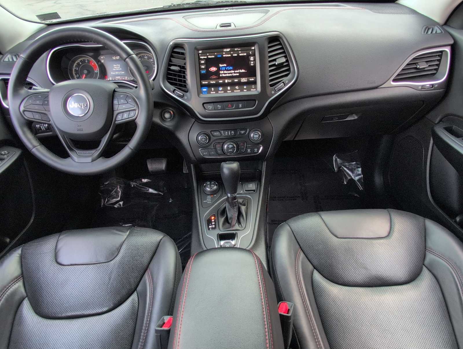 Thumbnail: 2019 Jeep Cherokee - 16