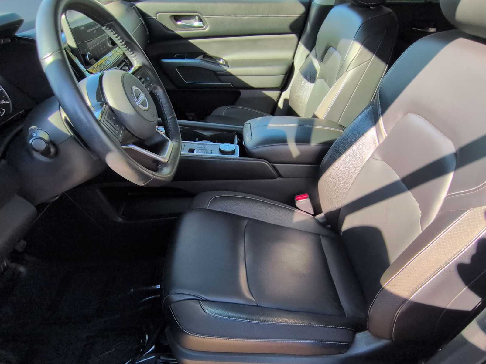 Thumbnail: 2022 Nissan Pathfinder - 10