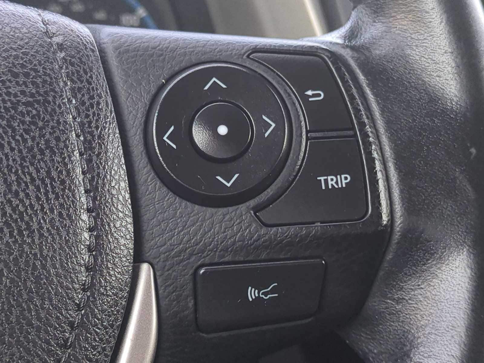 Thumbnail: 2018 Toyota RAV4 - 26