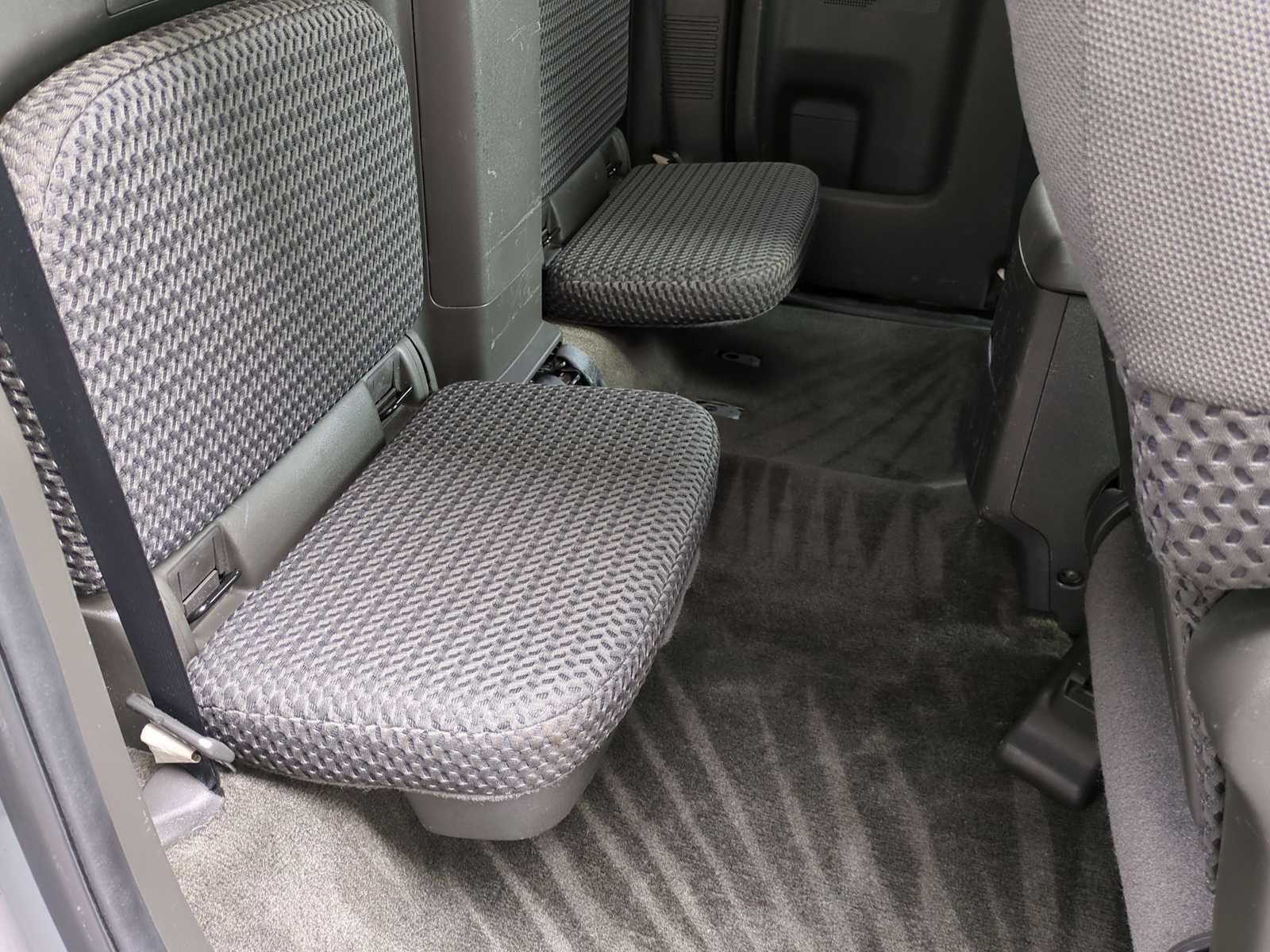 2012 Nissan Frontier SV 13
