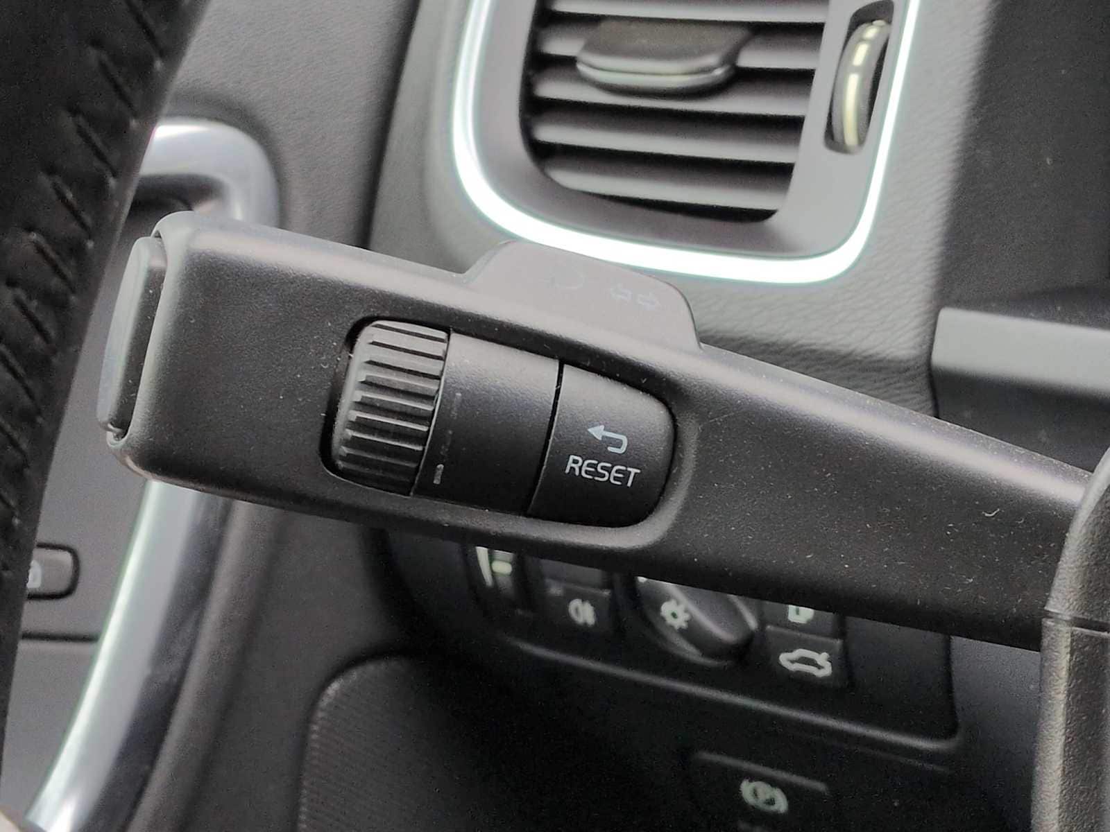 Thumbnail: 2013 Volvo S60 - 27