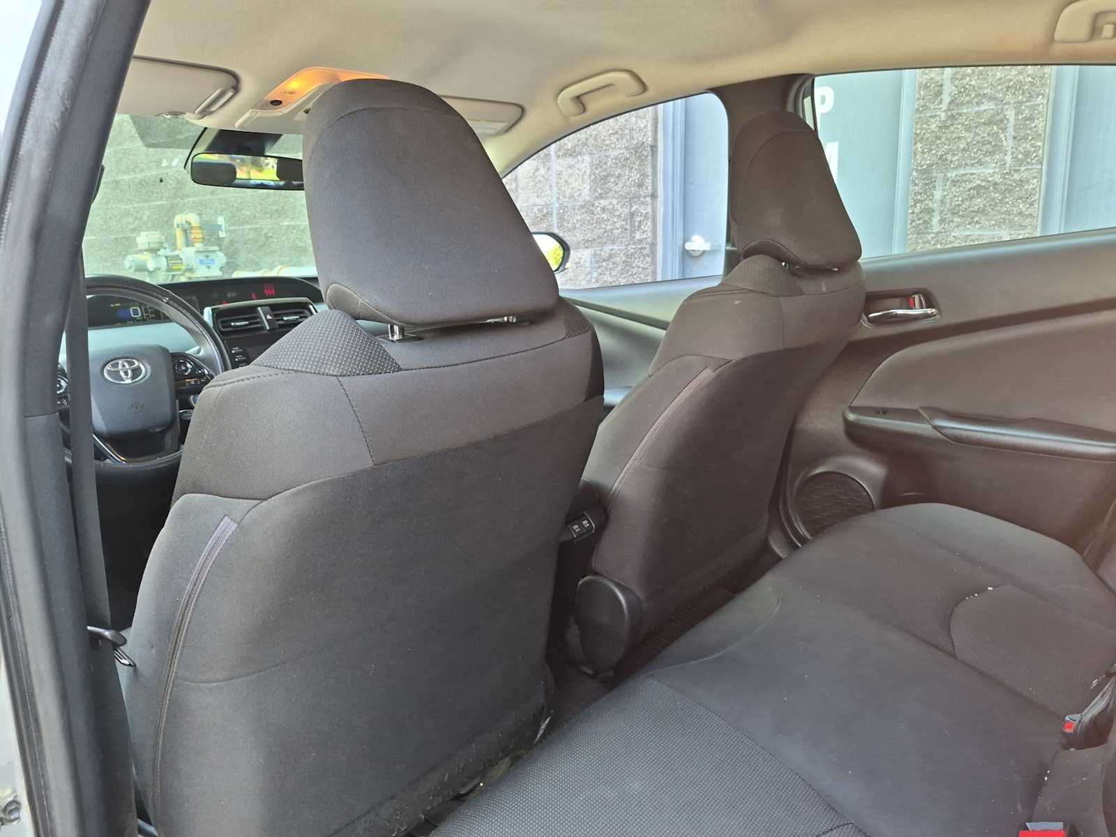 2022 Toyota Prius L Eco - Photo 17