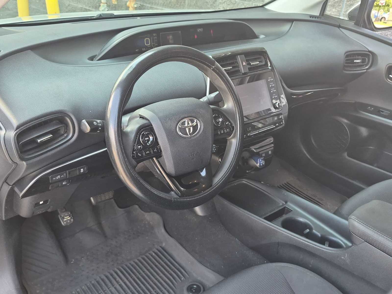 2022 Toyota Prius L Eco - Photo 10