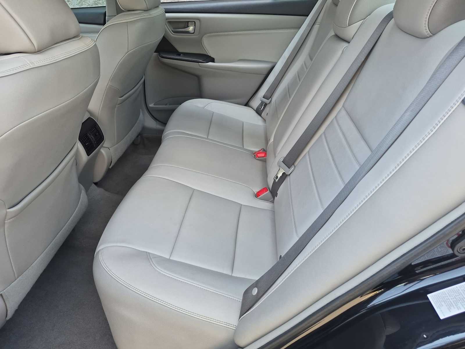 2016 Toyota Camry XLE - Photo 19