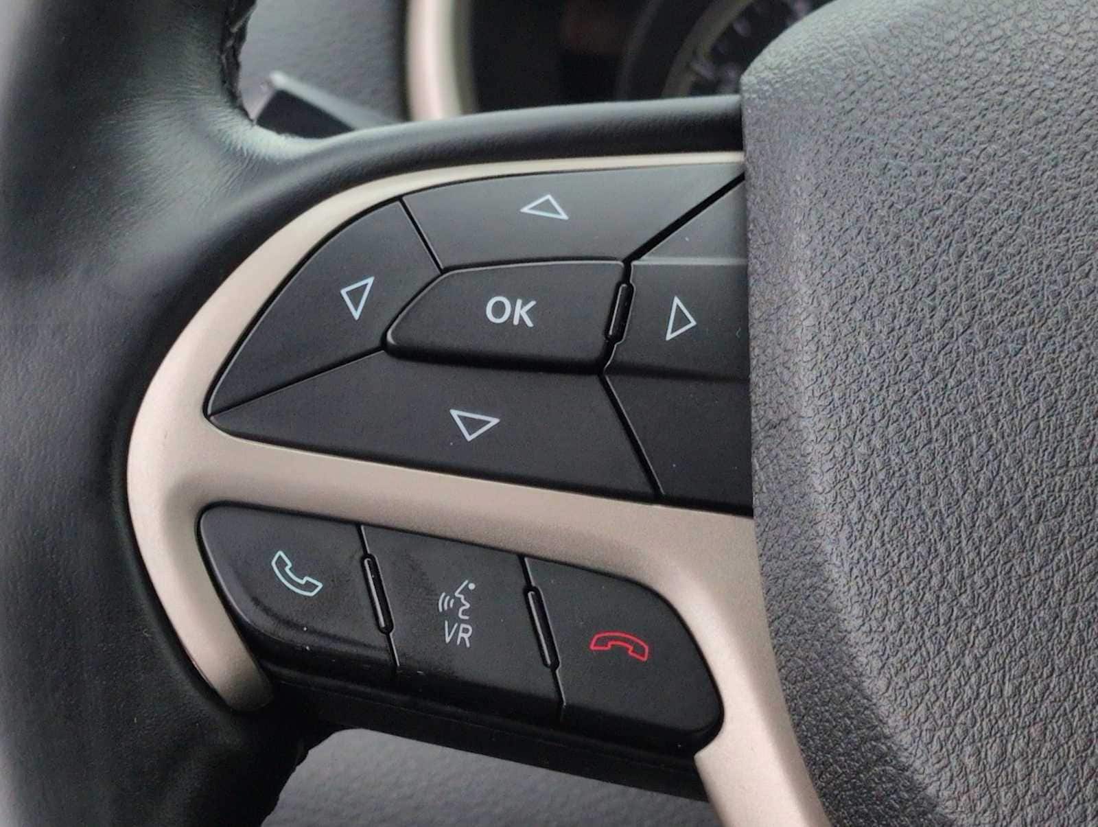 Thumbnail: 2015 Jeep Cherokee - 24