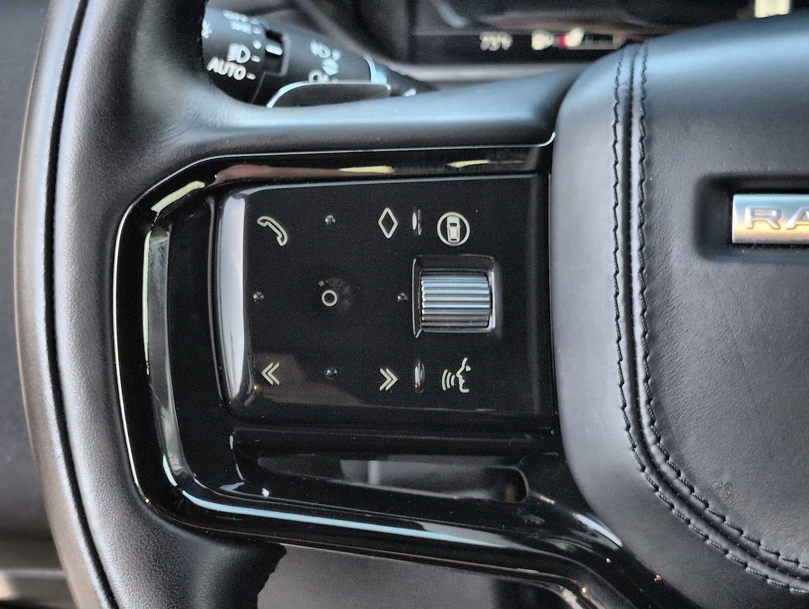 Thumbnail: 2025 Land Rover Range Rover Velar - 24