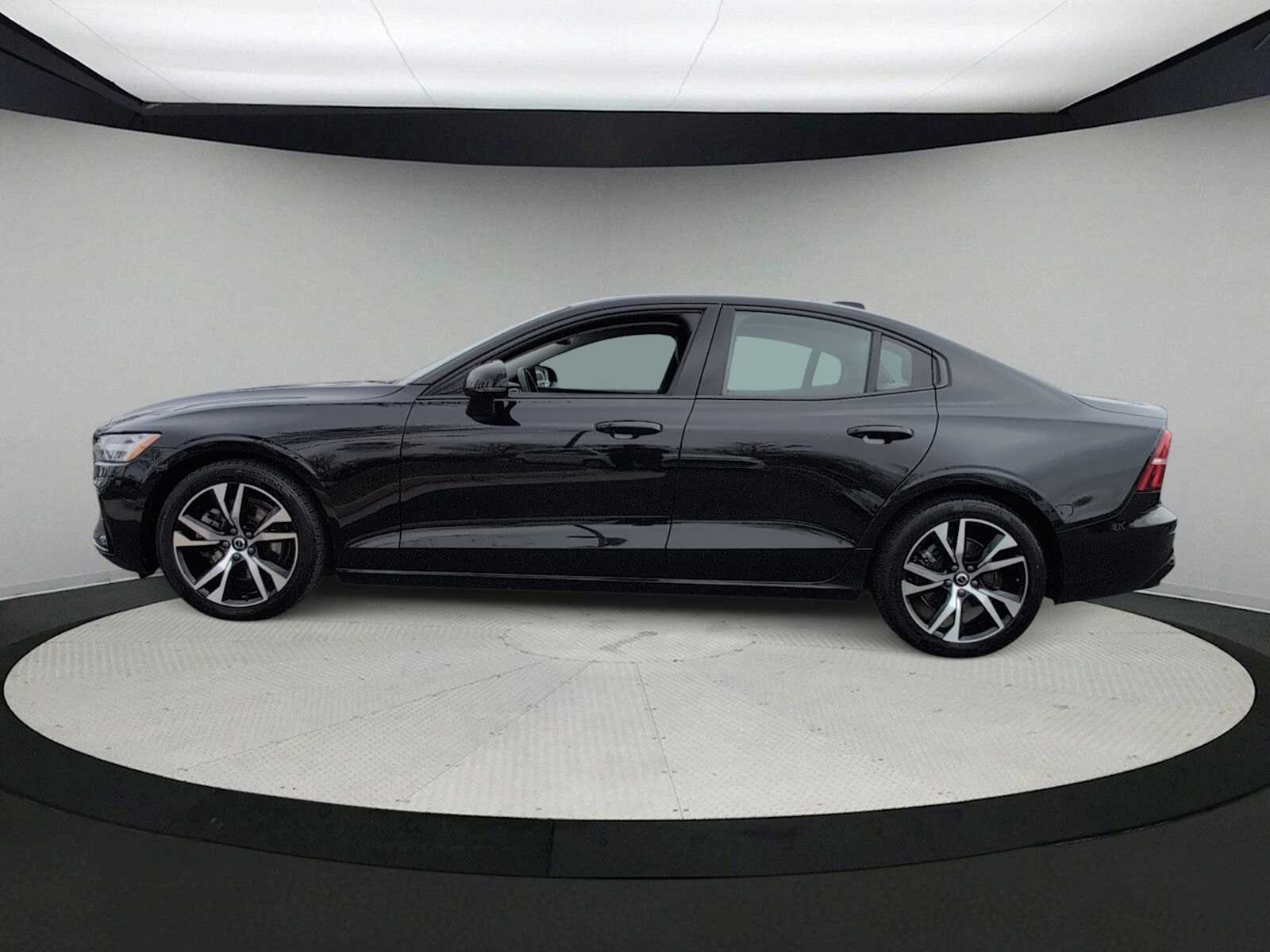 Thumbnail: 2024 Volvo S60 - 5