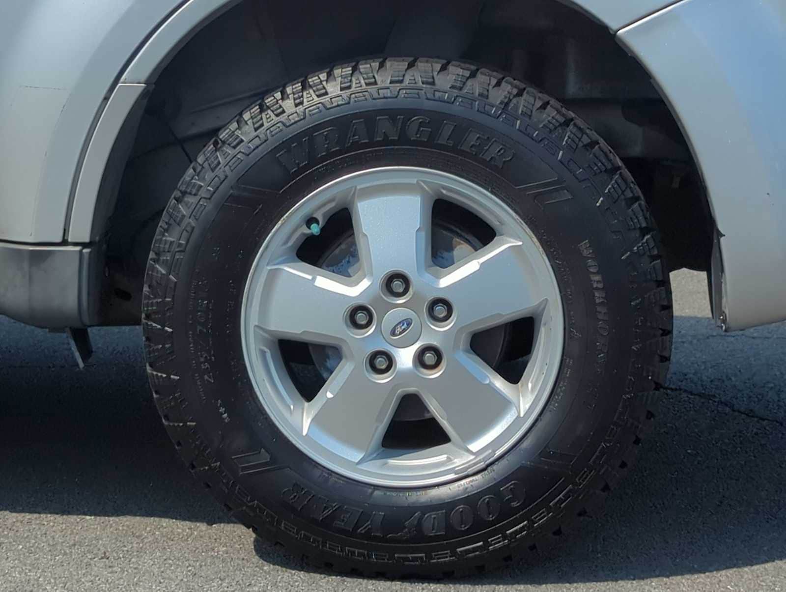 Thumbnail: 2010 Ford Escape - 13