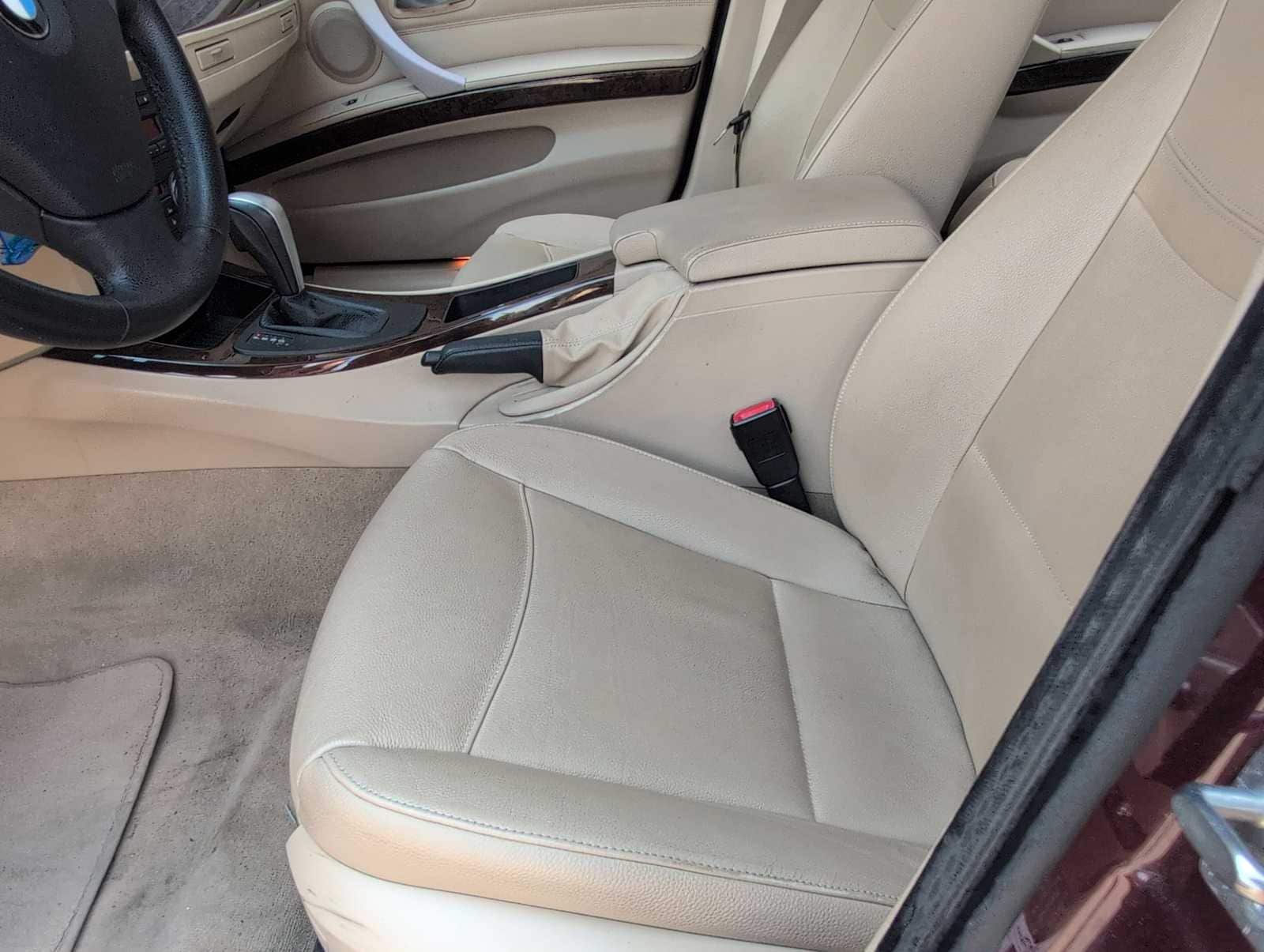Thumbnail: 2010 BMW 3 Series - 16