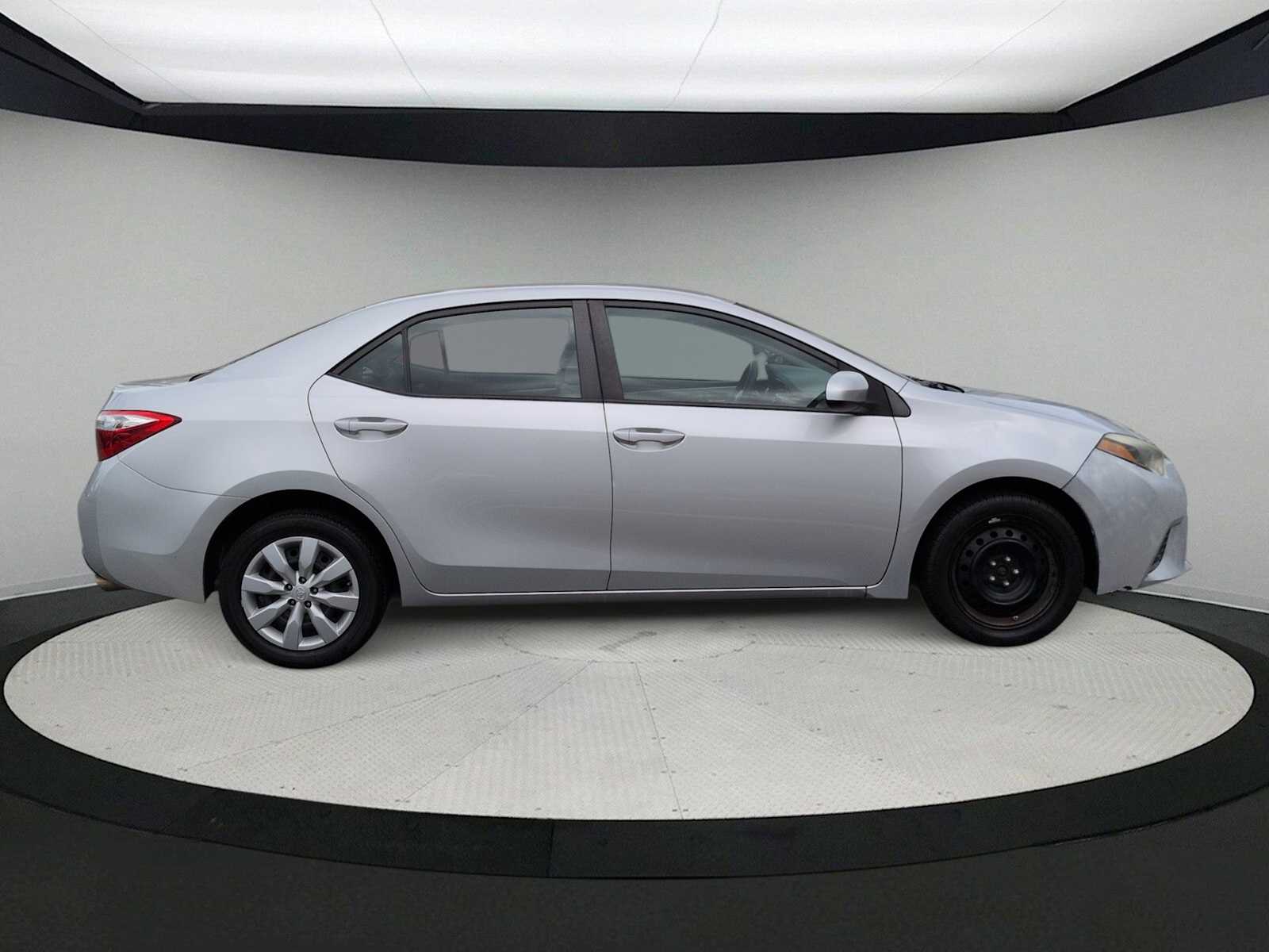 Thumbnail: 2015 Toyota Corolla - 8