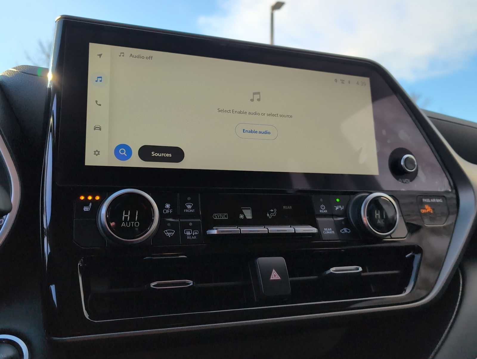 Thumbnail: 2023 Toyota Highlander - 28