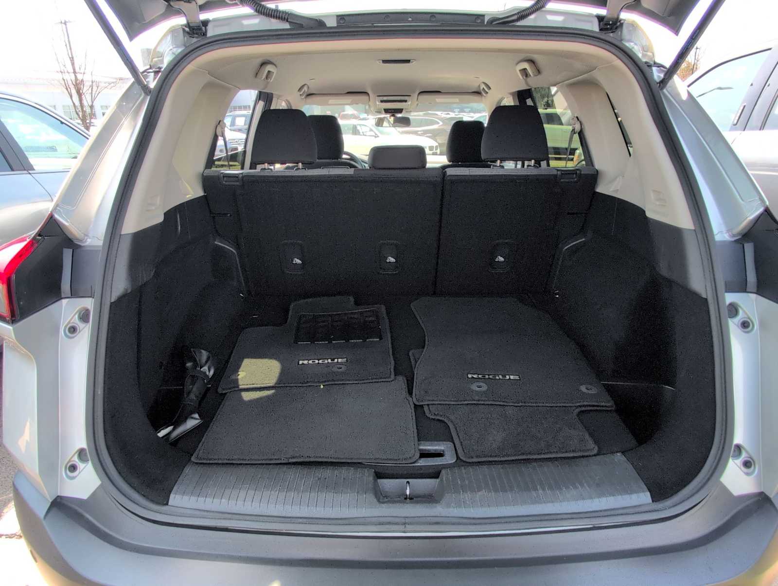 Thumbnail: 2023 Nissan Rogue - 32