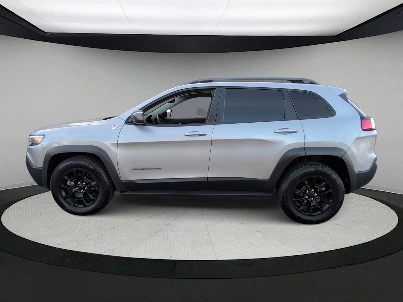 Thumbnail: 2019 Jeep Cherokee - 5