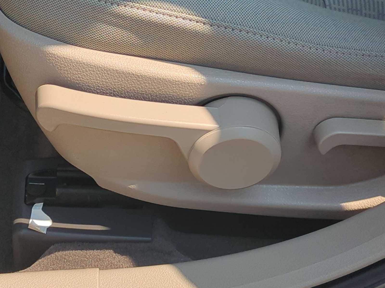Thumbnail: 2010 Ford Fusion - 17