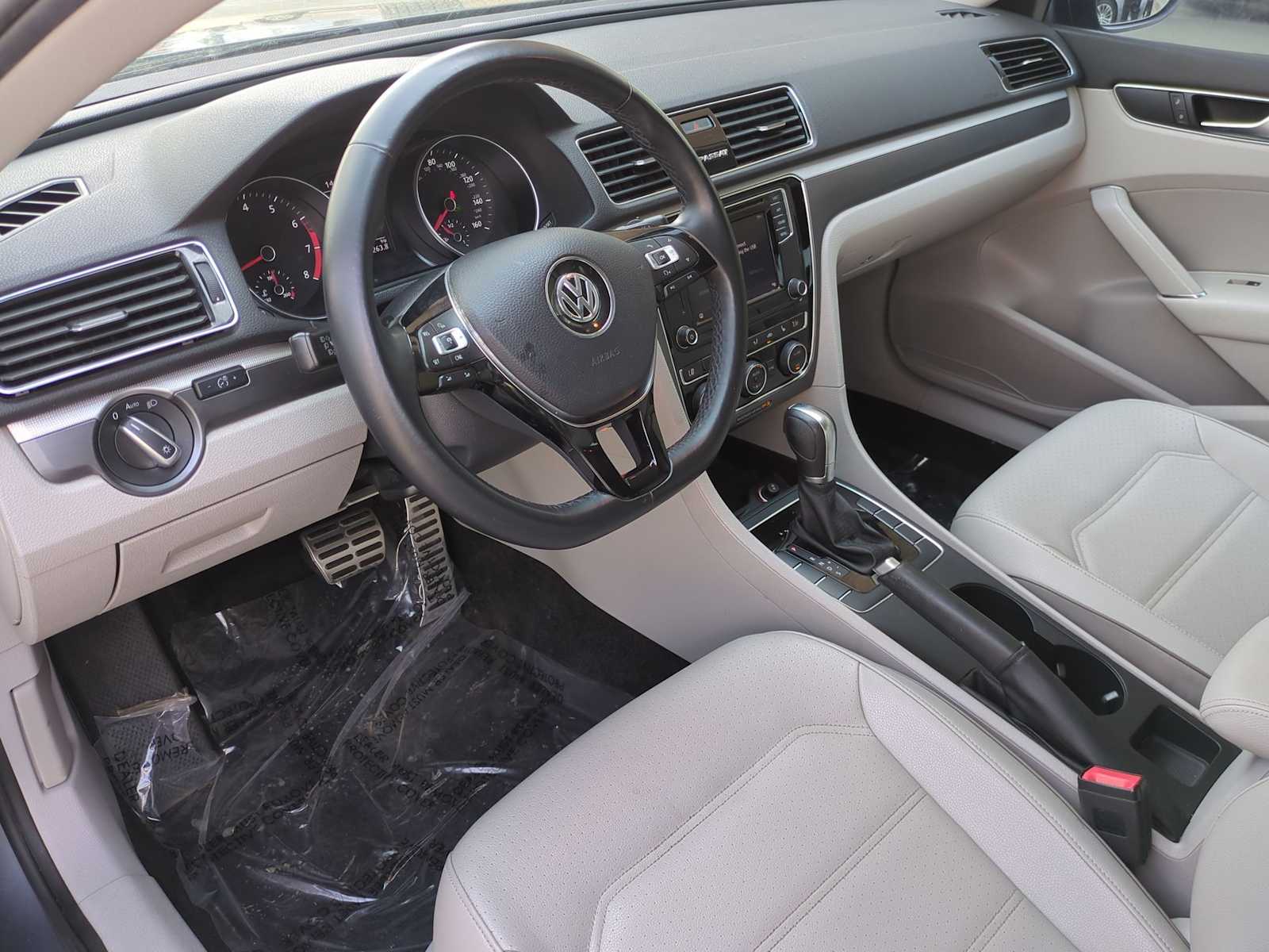 Thumbnail: 2018 Volkswagen Passat - 10