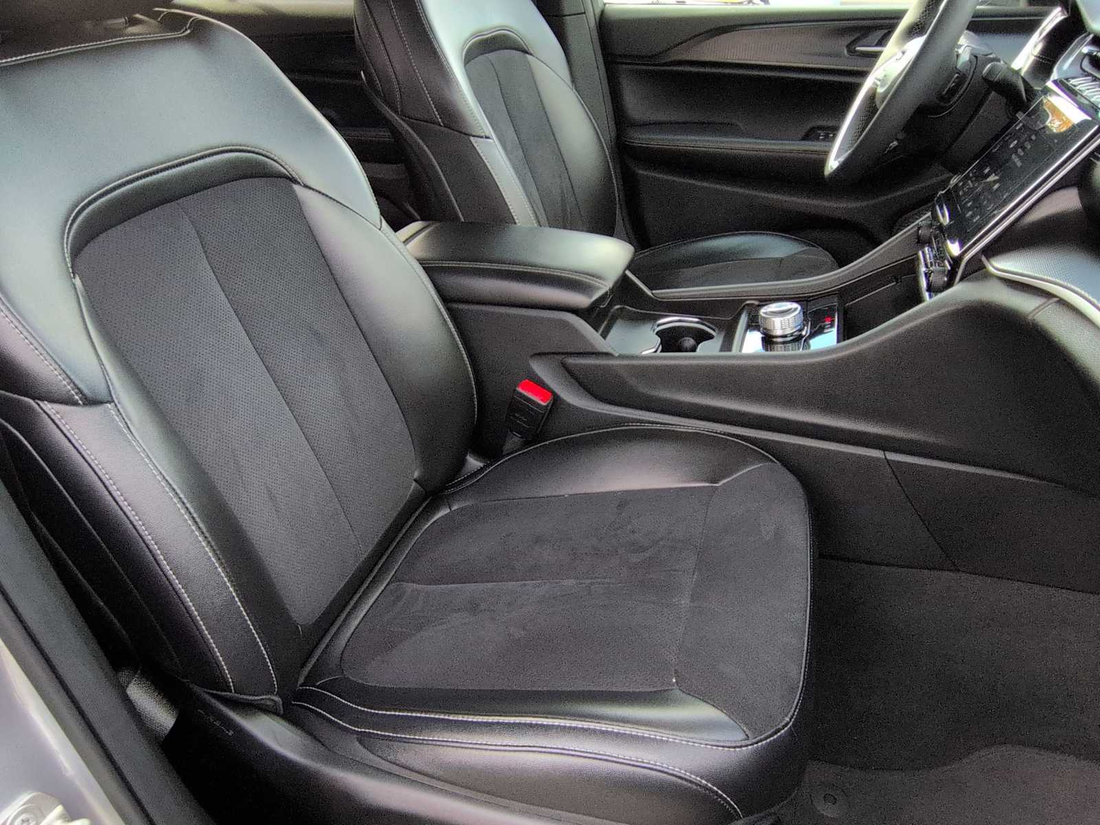 Thumbnail: 2023 Jeep Grand Cherokee L - 21