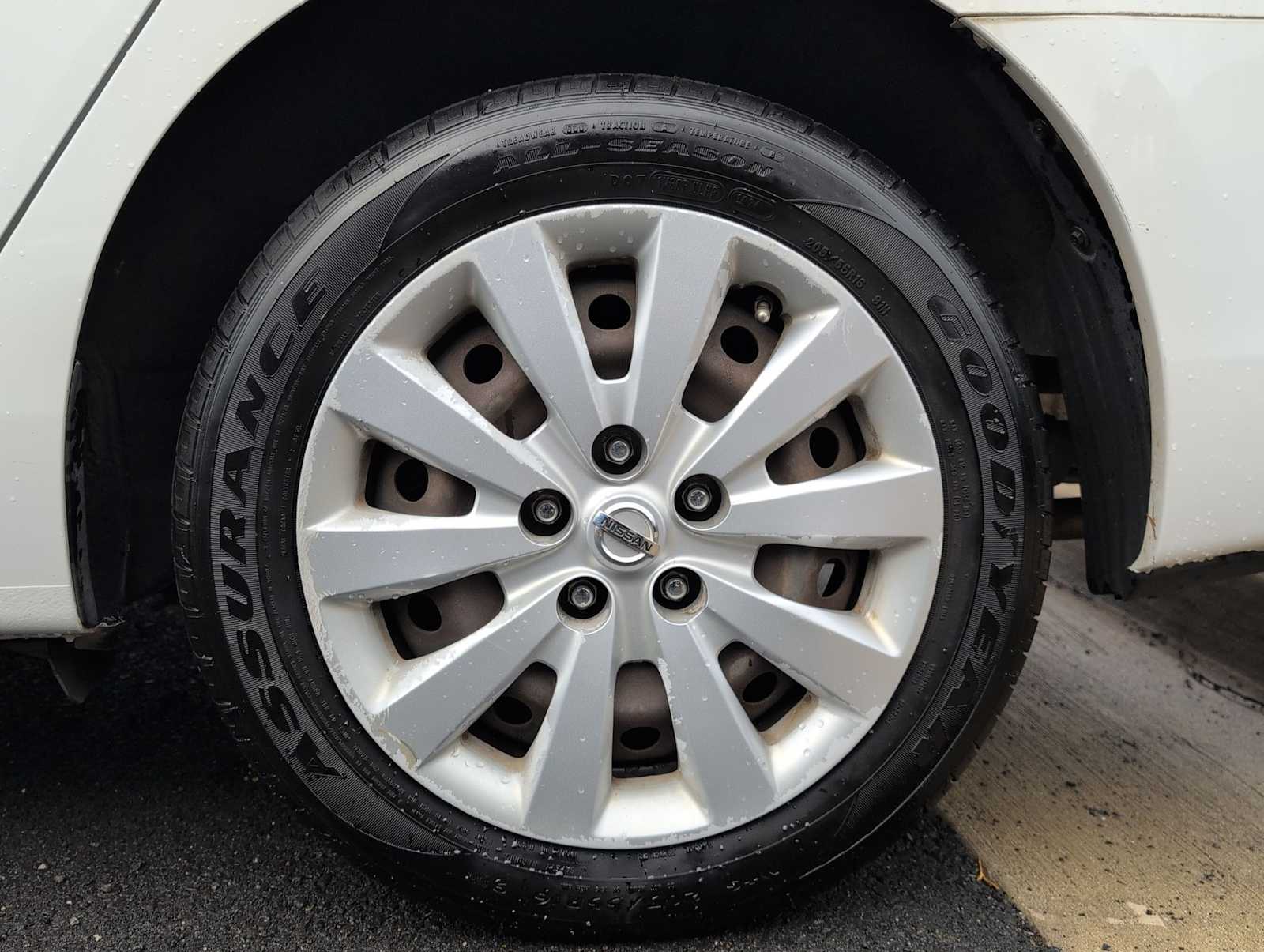 Thumbnail: 2015 Nissan Sentra - 14