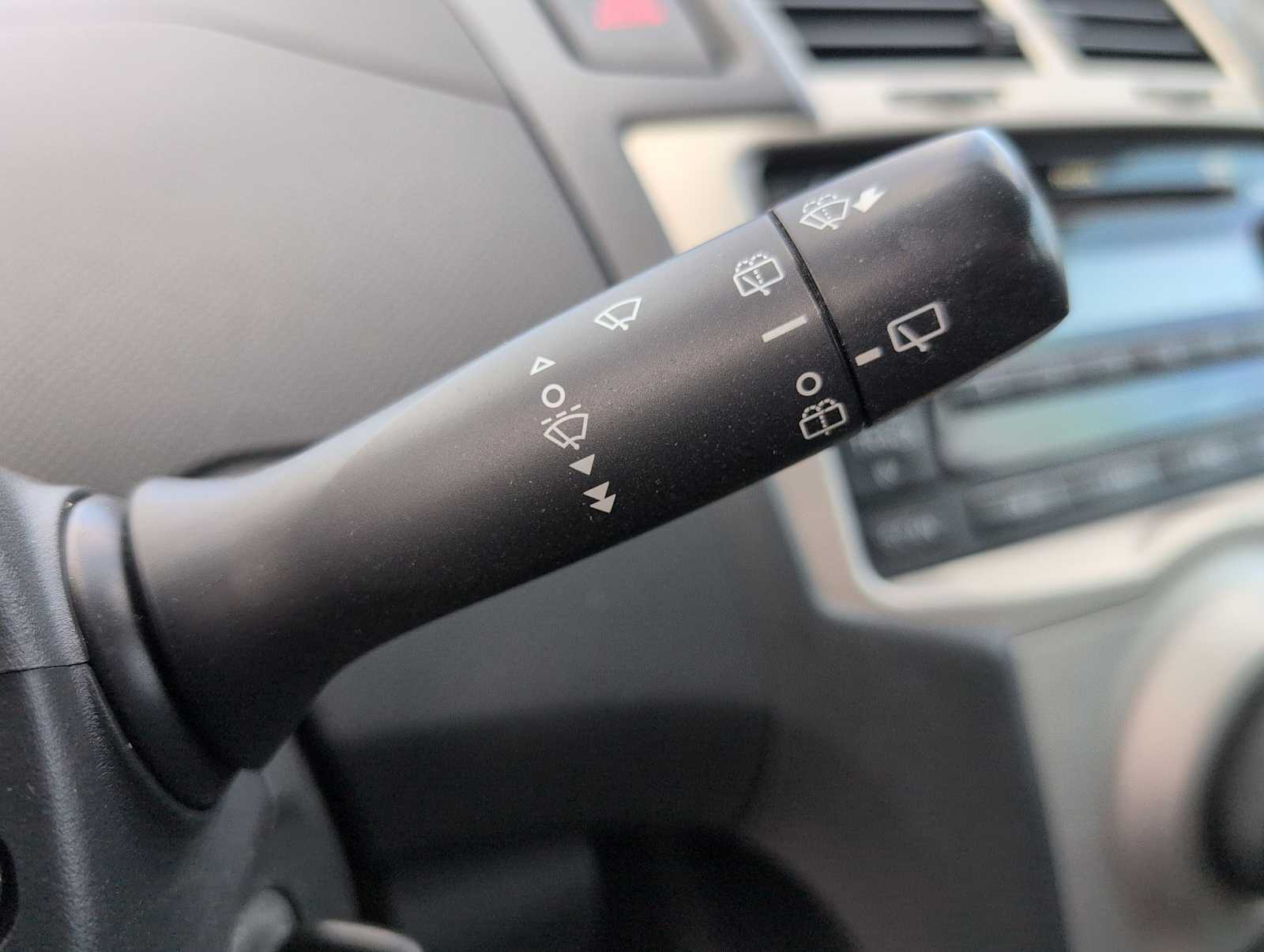 Thumbnail: 2010 Toyota Yaris - 19