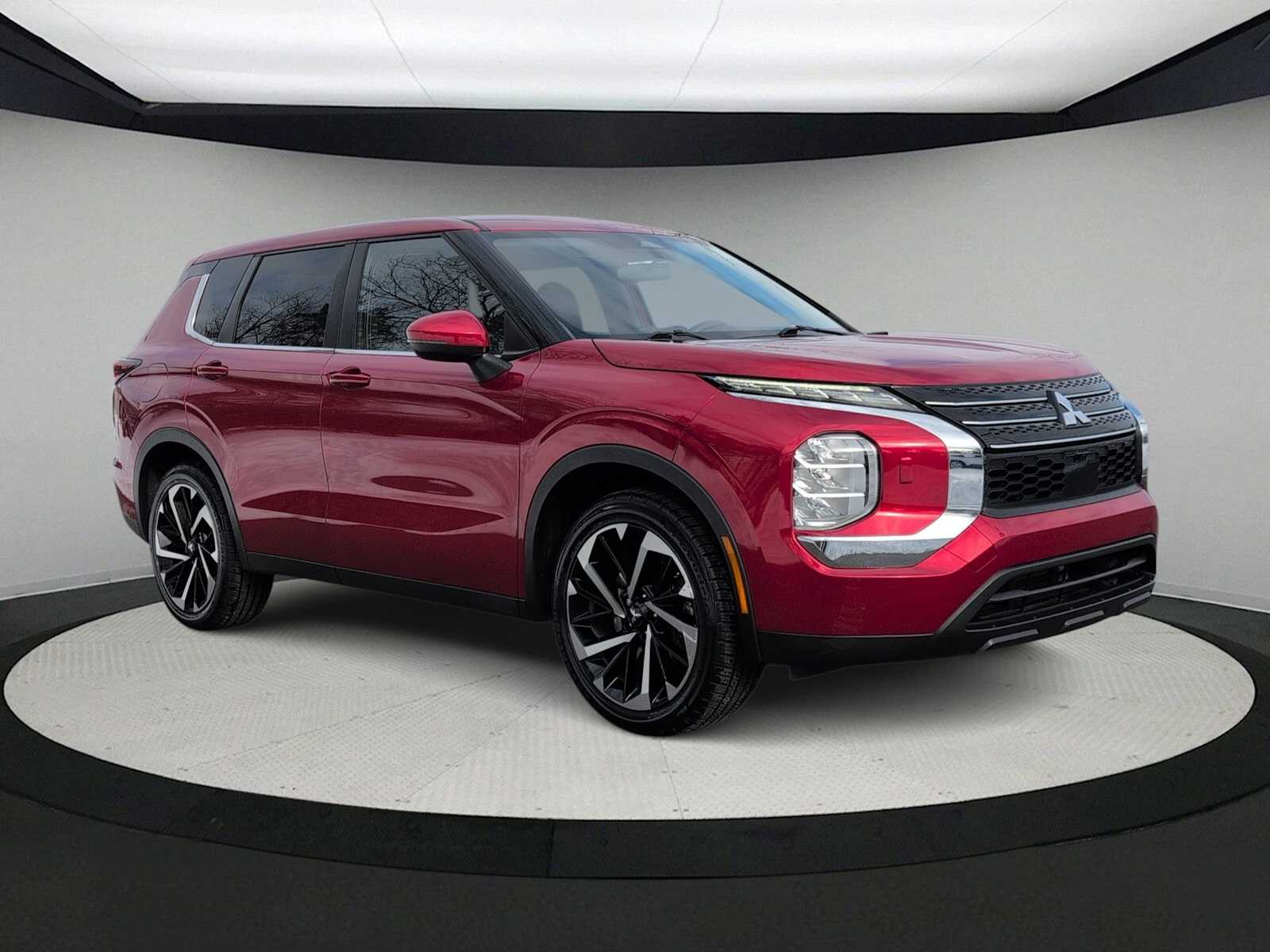 Thumbnail: 2022 Mitsubishi Outlander - 2