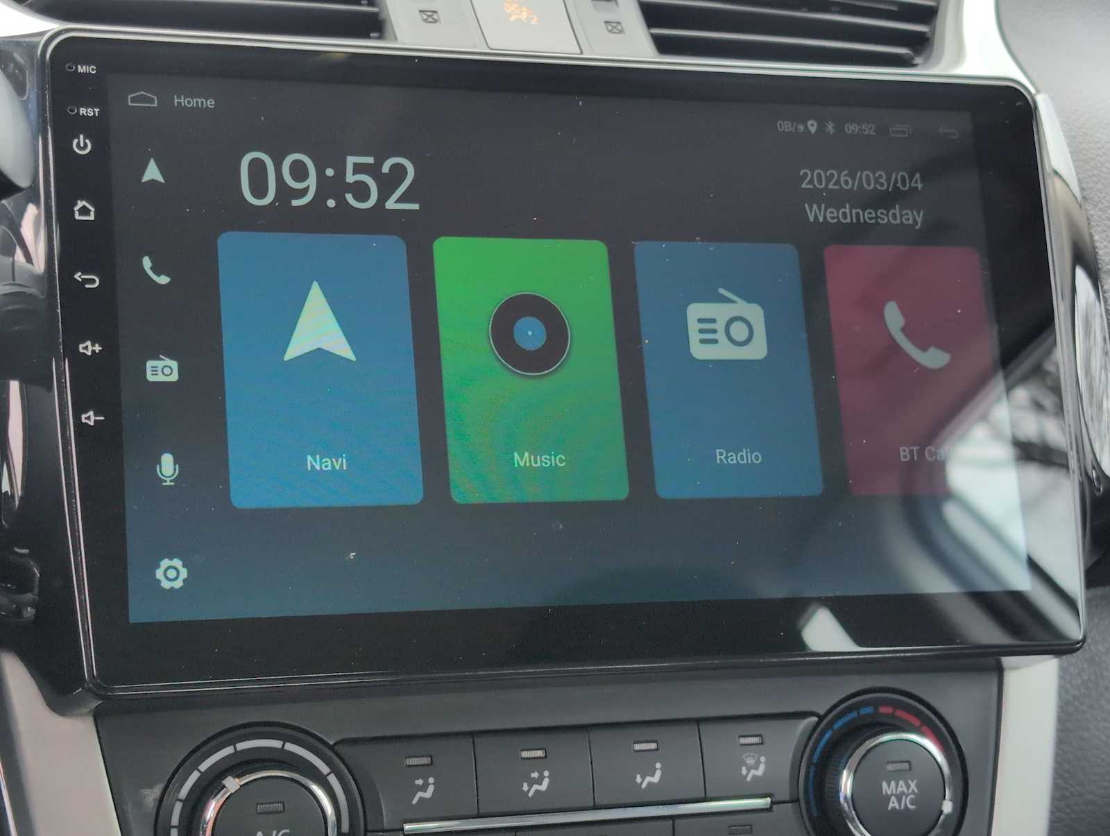 Thumbnail: 2015 Nissan Sentra - 27