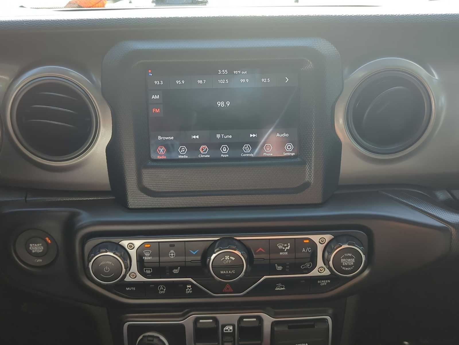 Thumbnail: 2023 Jeep Wrangler - 27