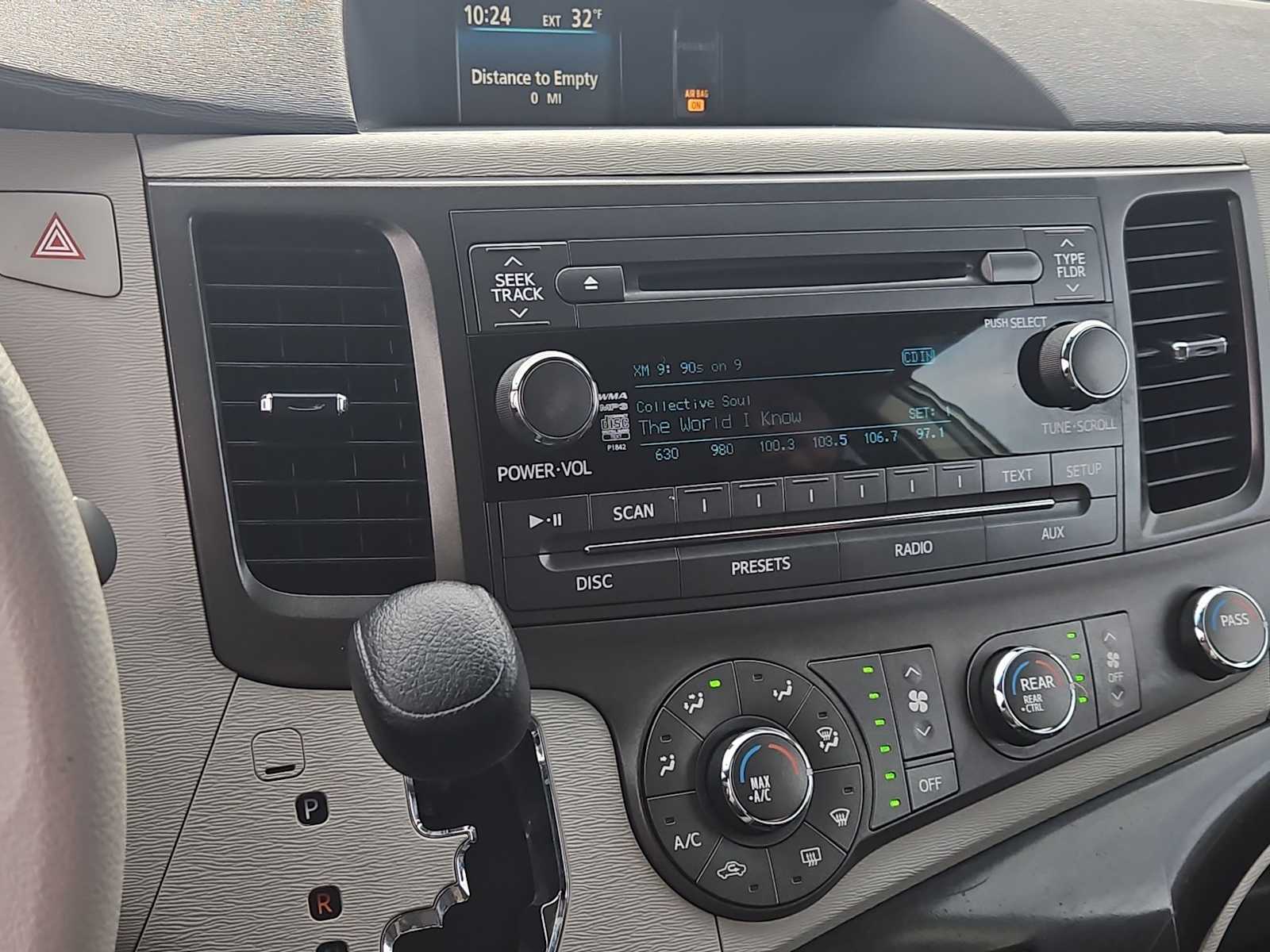 Thumbnail: 2011 Toyota Sienna - 26