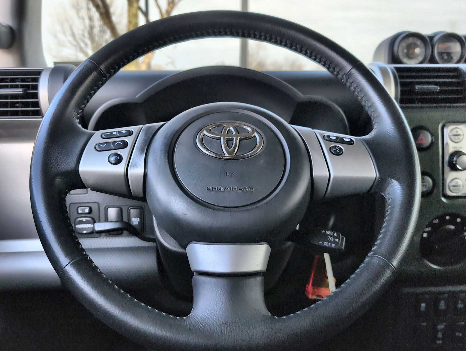 Thumbnail: 2012 Toyota FJ Cruiser - 20