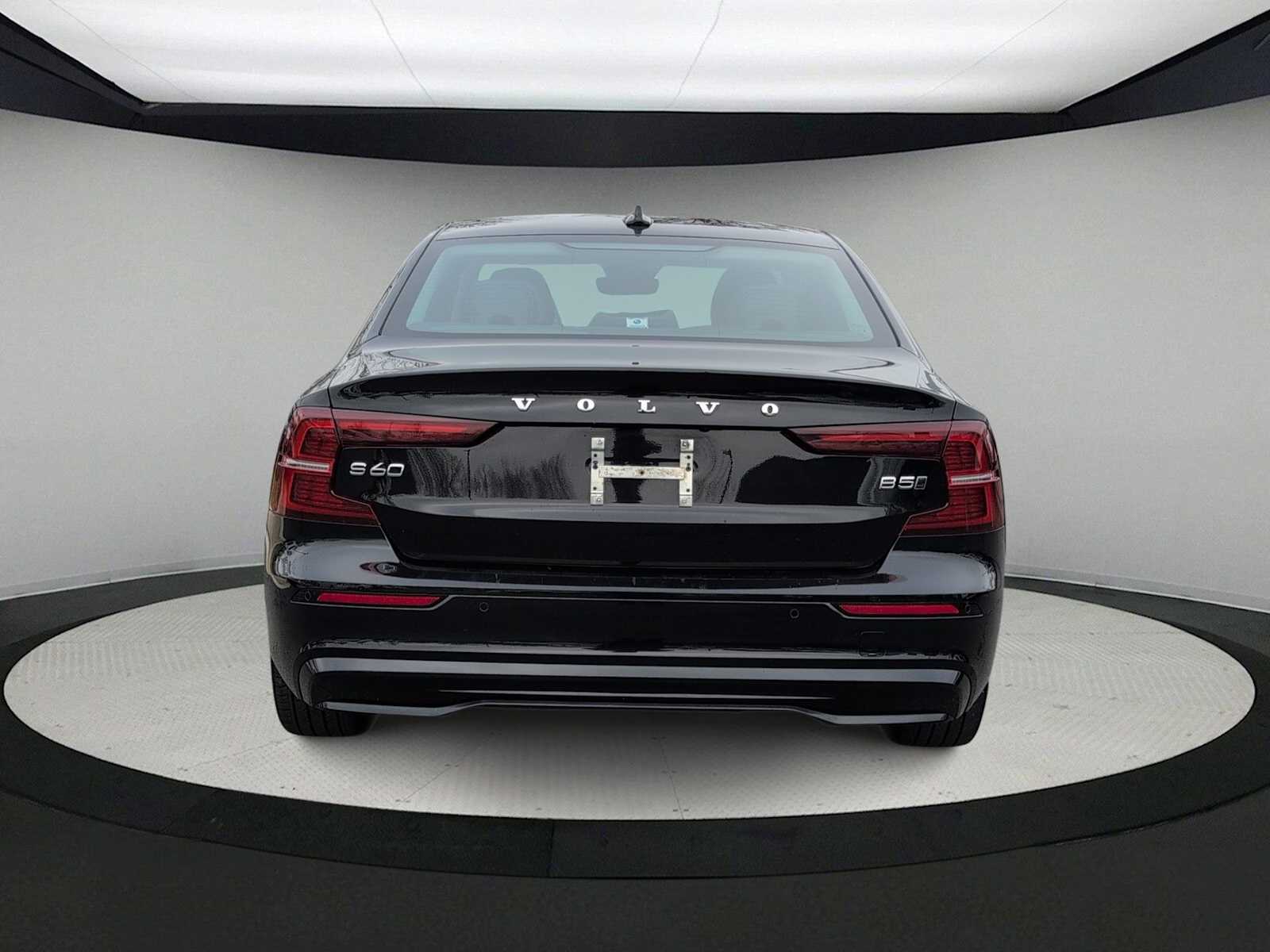 Thumbnail: 2024 Volvo S60 - 7