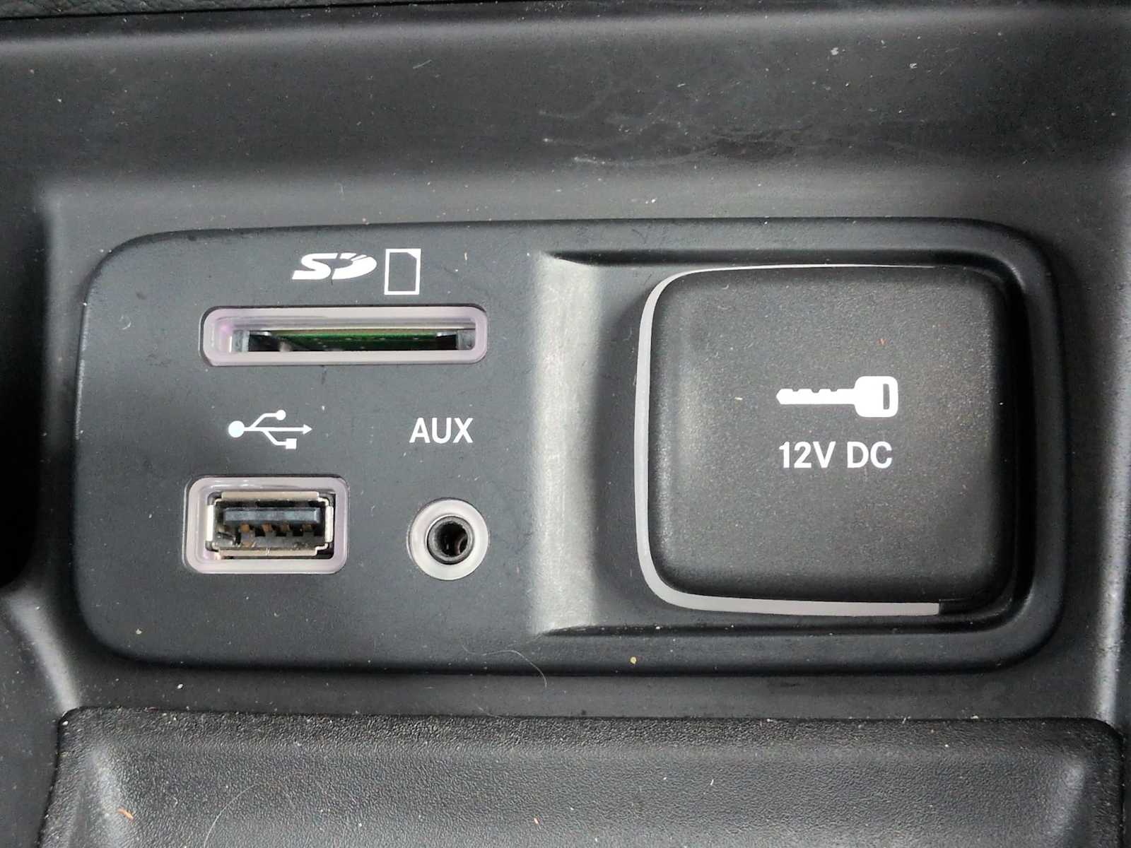 Thumbnail: 2015 Jeep Cherokee - 33