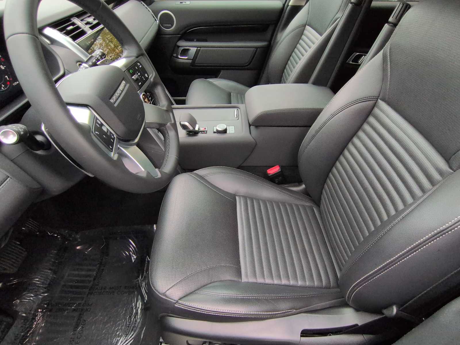 Thumbnail: 2024 Land Rover Discovery - 10