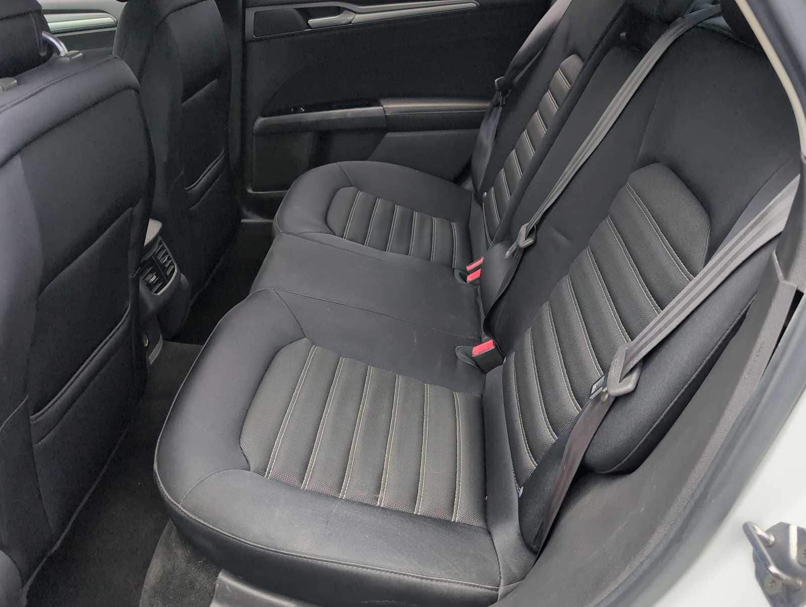 Thumbnail: 2013 Ford Fusion - 19