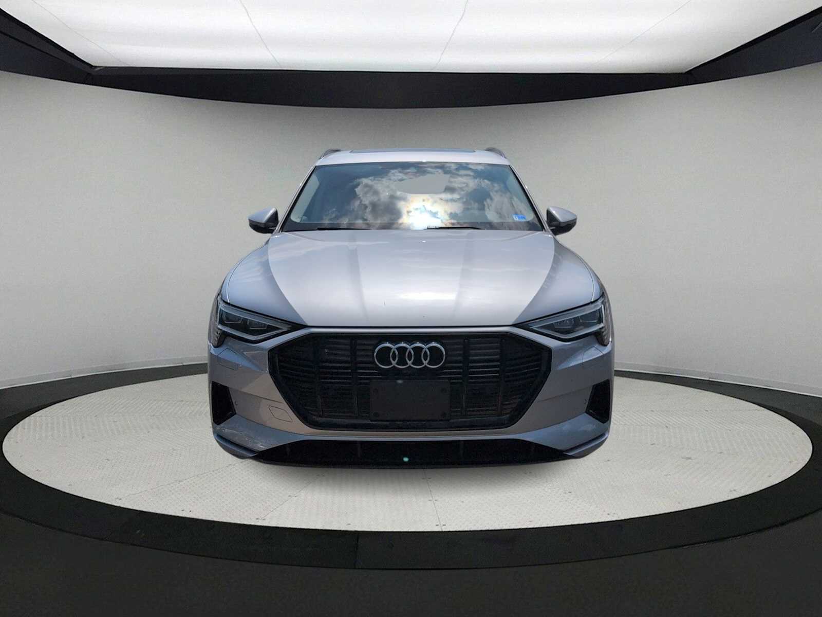 Thumbnail: 2022 Audi e-tron - 3