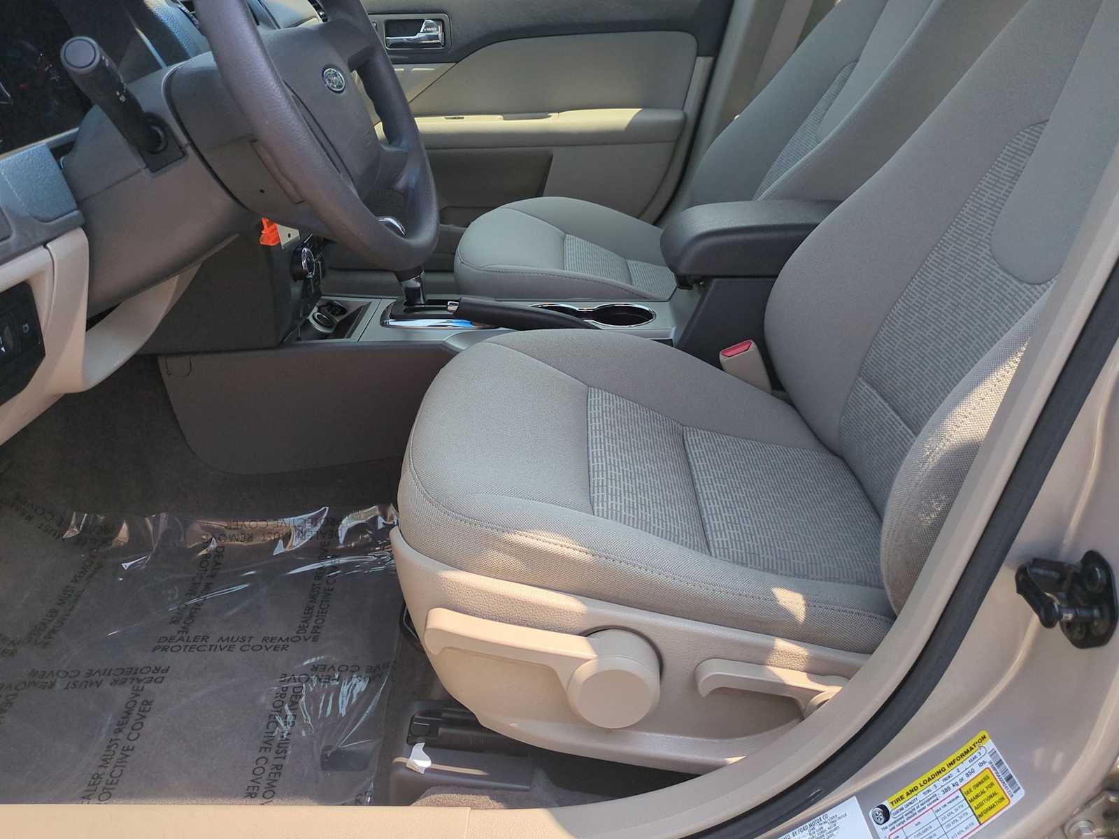 Thumbnail: 2010 Ford Fusion - 16