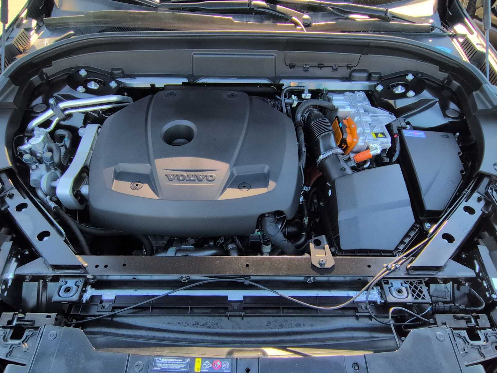 Thumbnail: 2025 Volvo XC60 - 14