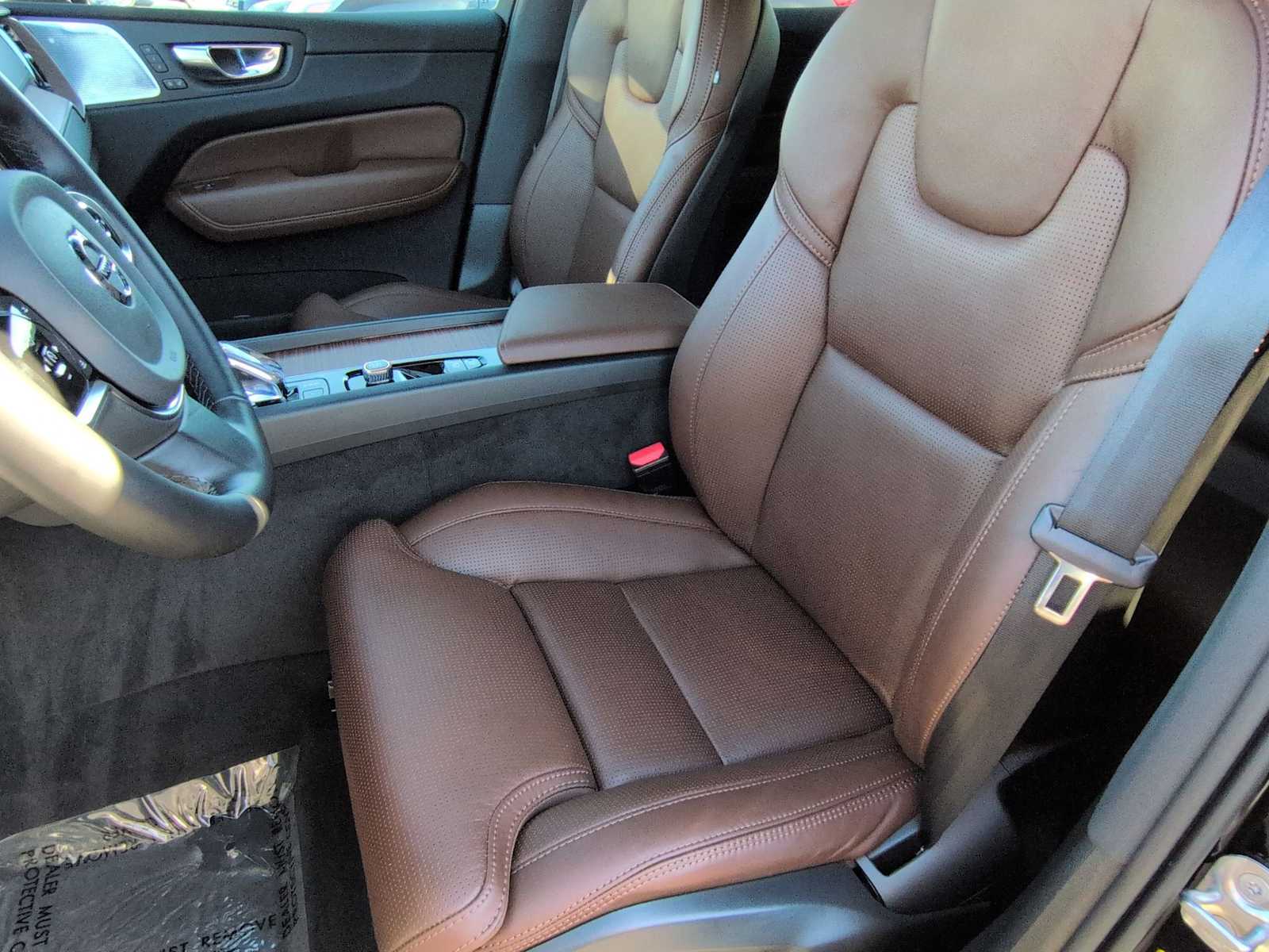 Thumbnail: 2025 Volvo XC60 - 16