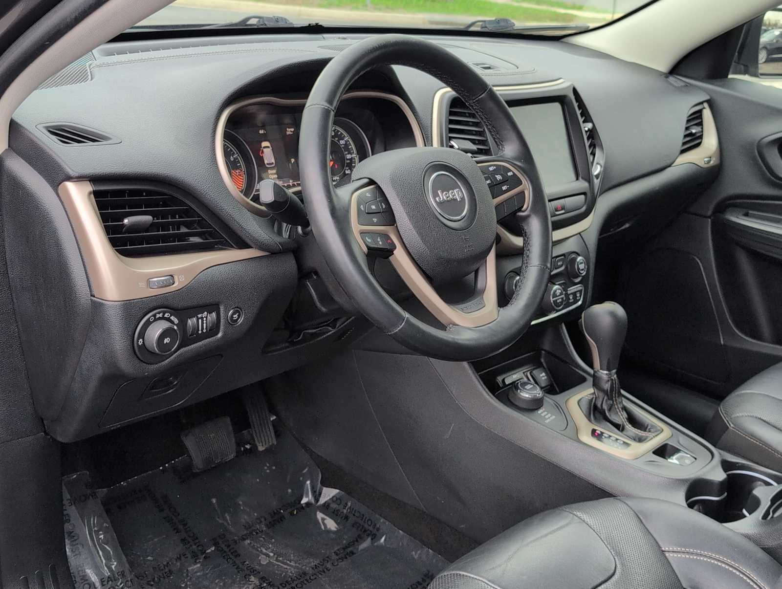 Thumbnail: 2015 Jeep Cherokee - 10
