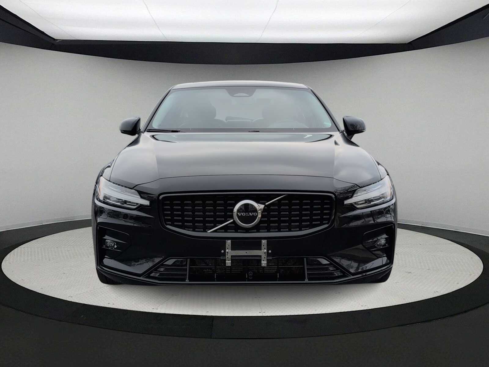 Thumbnail: 2024 Volvo S60 - 3