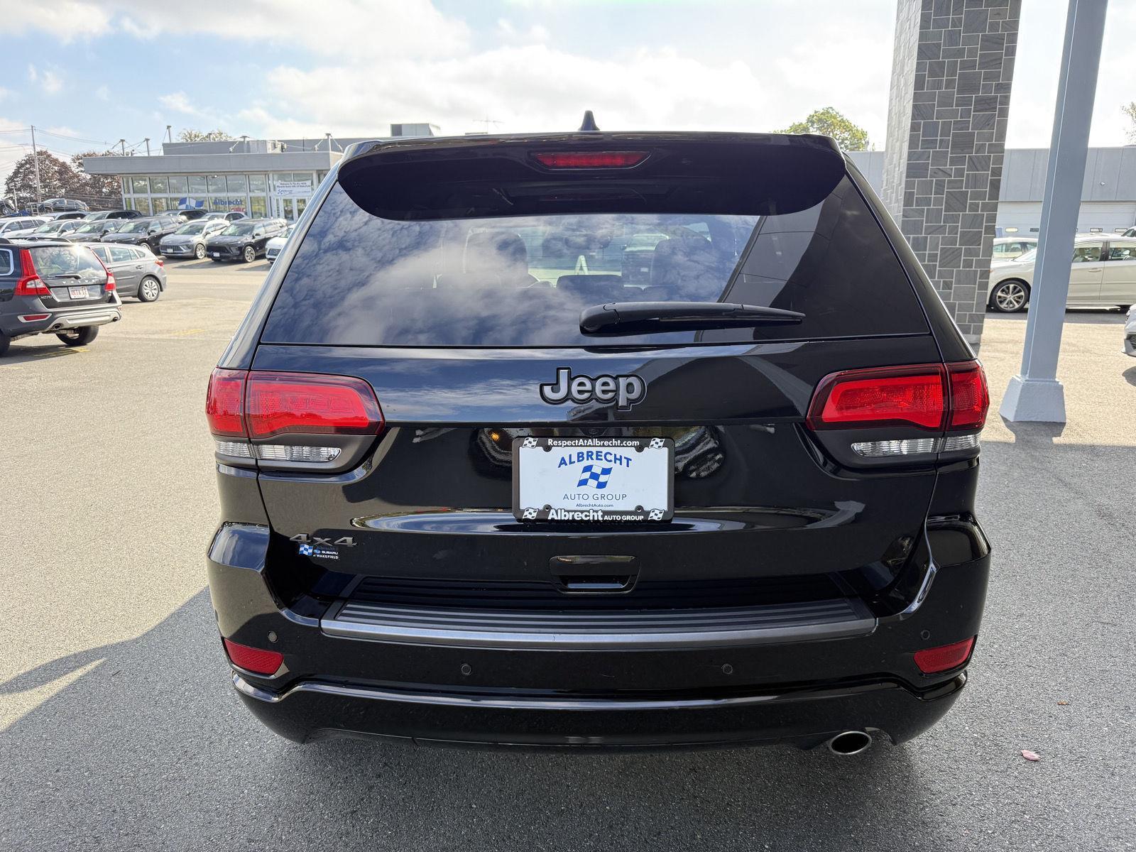 2021 Jeep Grand Cherokee Anniversary Edition photo 3