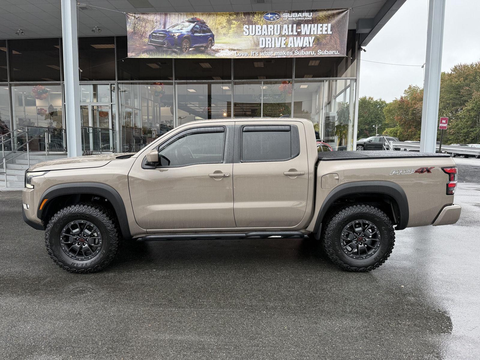 2022 Nissan Frontier PRO-4X photo 2